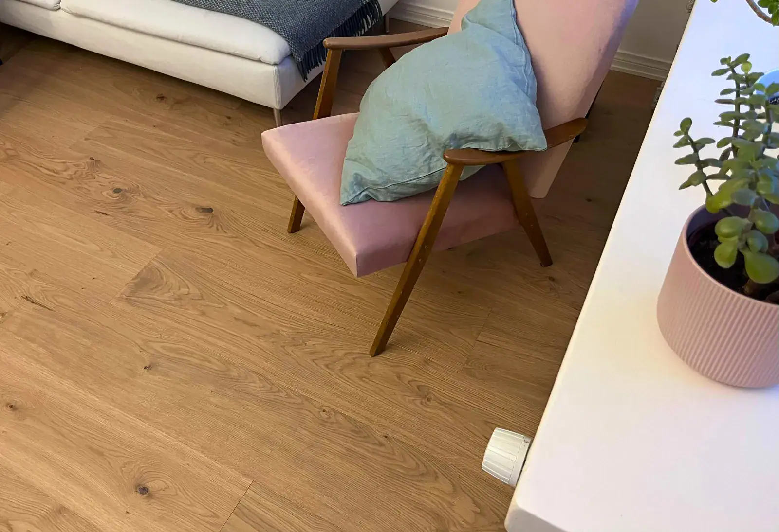 Öljytyn puulattian pesu ja hoito