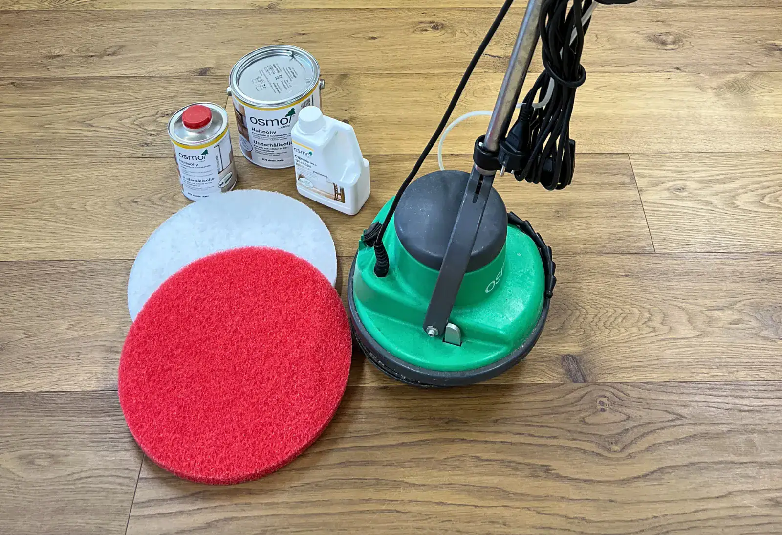 Lattianhoitokone puulattian hoito-öljyämiseen